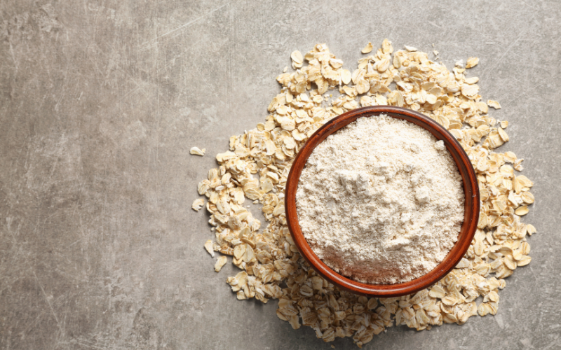 Oat Ingredients - Protein. A bowl of oat starch surrounded by oats.