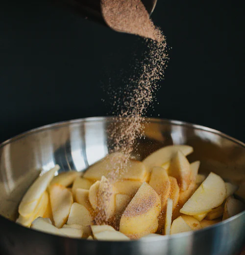 Bowl of apple slices.